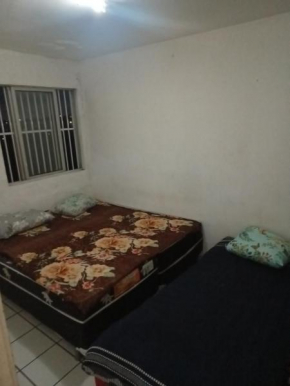 Quarto com Cama Casal e Solteiro e Banheiro Privativo